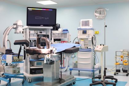 Aménagement moderne d'un pôle de santé avec équipements adaptés