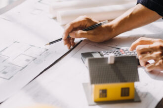 Comment comparer les devis des constructeurs de maisons à Vitré ?