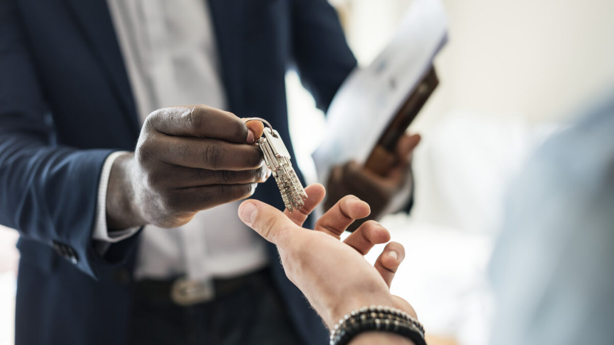 Quel service de gestion locative choisir pour louer son logement toute l’année au Pays basque ?